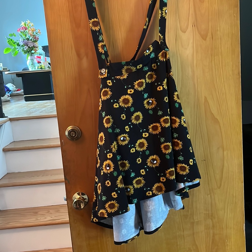 Hot topic sunflower/ skull suspender skirt